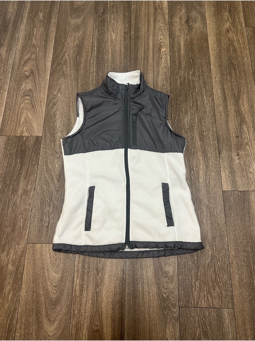 Snozu White and Gray Vest